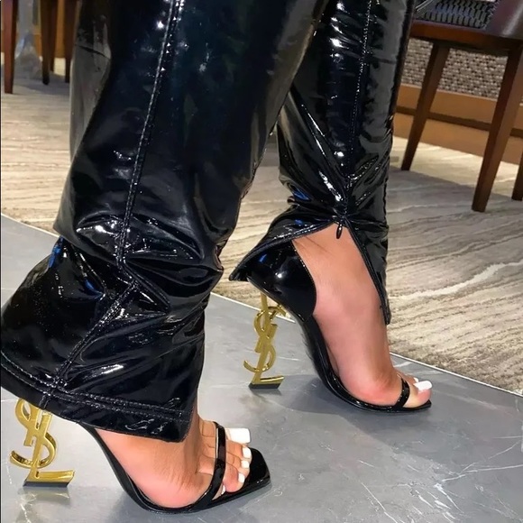 Slippery wet latex pants - Picture 2 of 4